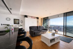 TV - Designer 2 Bedroom Apartment in South Brisbane (South Brisbane)