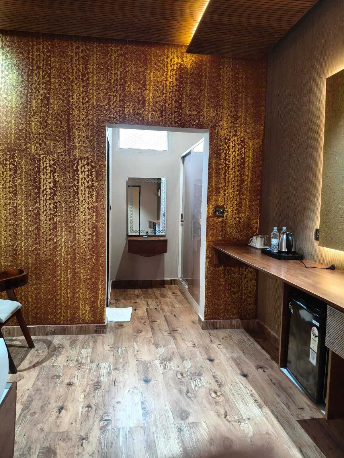 Premium kamer, balkon, uitzicht op zwembad | Interieur