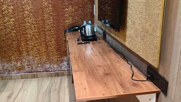 Standard Room, 1 King Bed, Balcony, City View | Interior