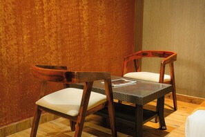 Deluxe Room, Balcony | Interior