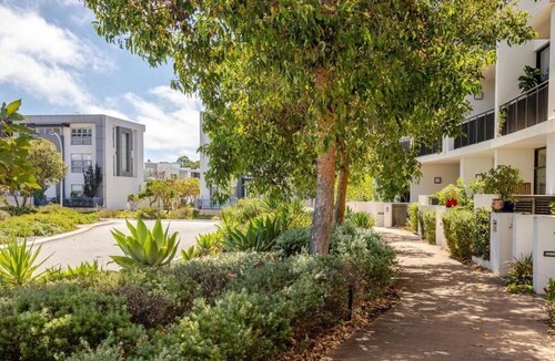Upscale Neighbourhood Guest Quarters