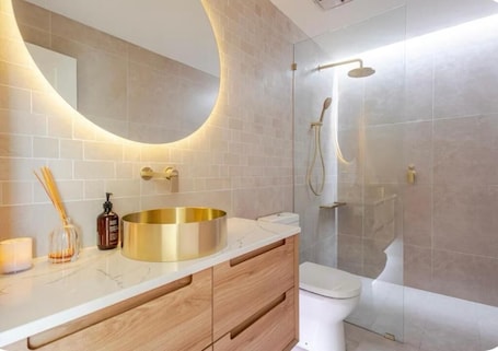 シャワー、ヘアドライヤー、タオル. Upscale Neighbourhood Guest Quarters