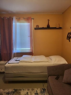 Room - Charming Guest Room Retreat in Sundbyberg, Sweden (Sundbyberg)