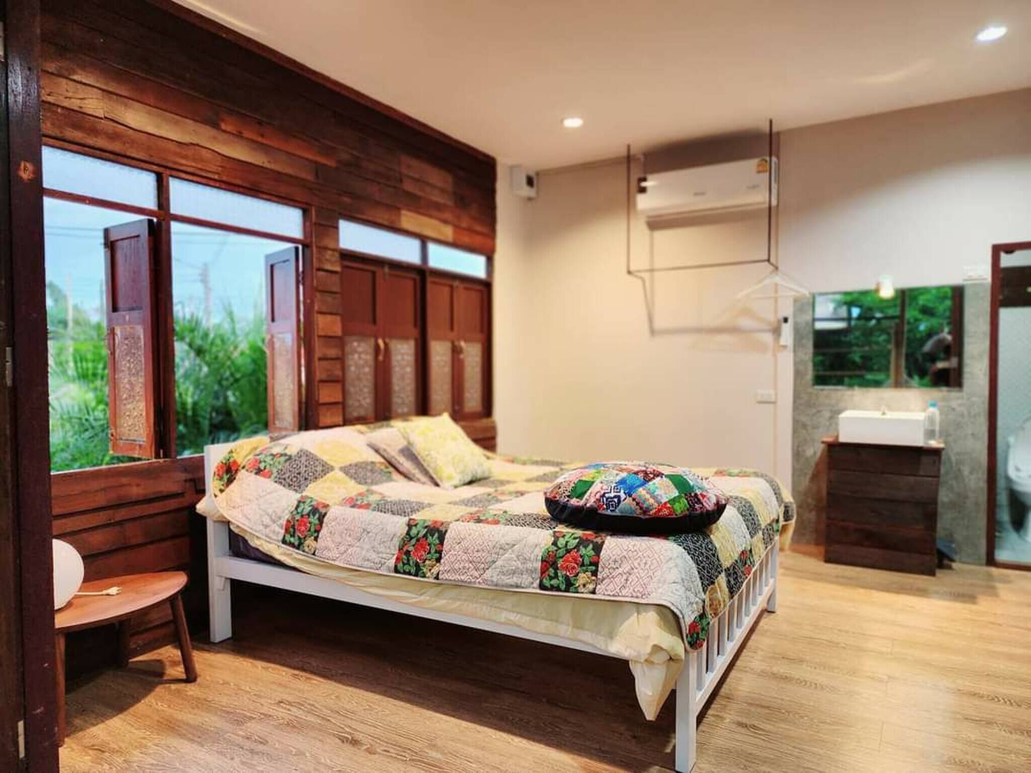 1 bedroom, internet, bed sheets