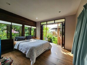 Room - Tranquility living in the garden ,20km from airport (ฉะเชิงเทรา)