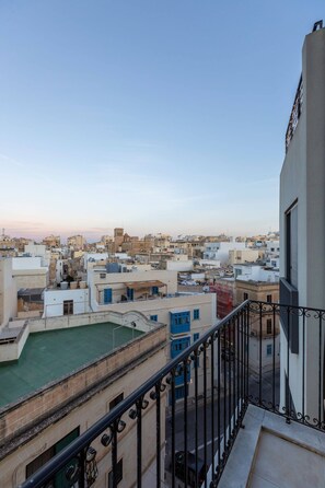 Property grounds - Sliema Bluemist near Balluta Bay (Sliema)