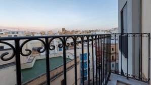 A balcony with a view of a cityscape, featuring buildings with blue shutters and a clear sky. - Sliema Bluemist near Balluta Bay (Sliema)