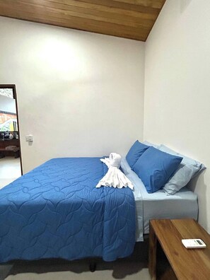 2 bedrooms, iron/ironing board, internet, bed sheets