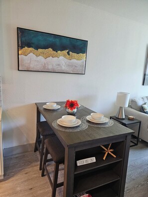 Dining - Luxury Riverwalk Condo Pool, Balcony, Parking (San Antonio)