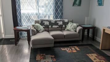 Apartment, 1 Bedroom, Smoking, Balcony | Living room