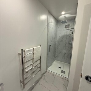 Hair dryer, towels - Chic and Comfy 1 Bedroom in Manchester Street (Christchurch)
