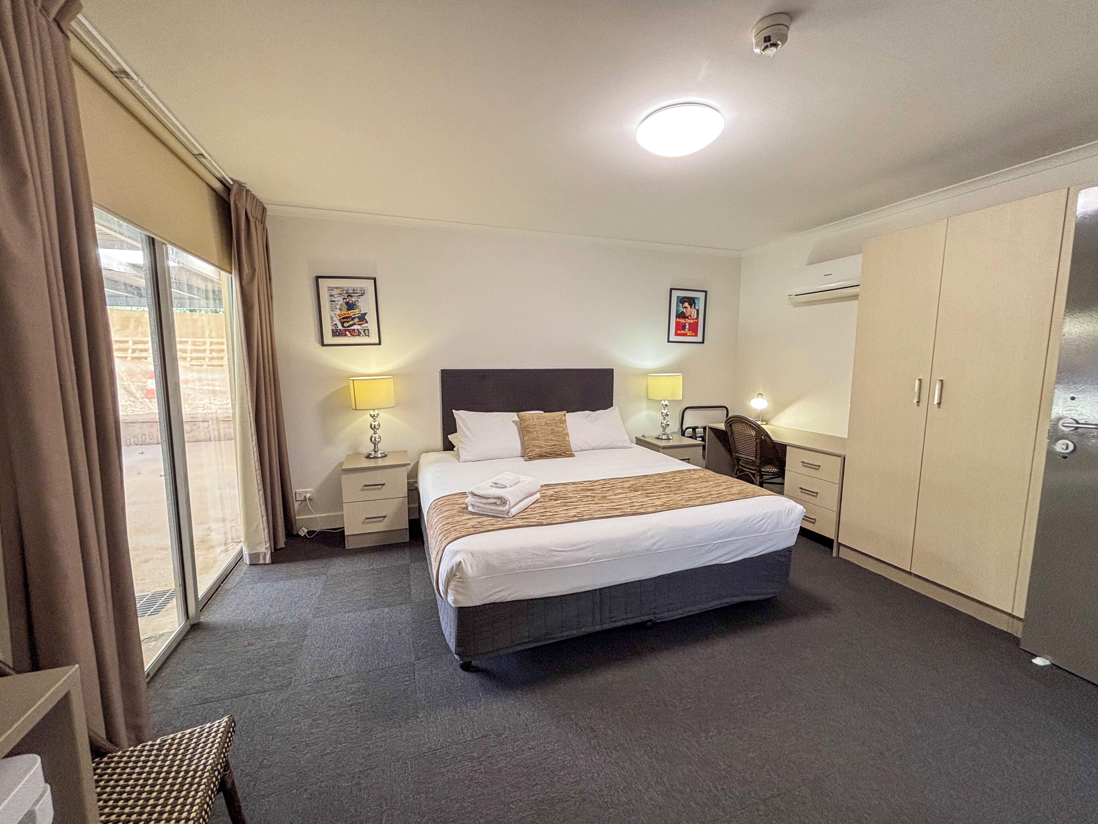 Double Room, 1 King Bed