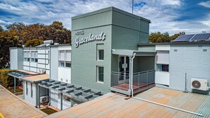 Unclassified image, 4 of 62, button - Hotel Gracelands (Parkes)