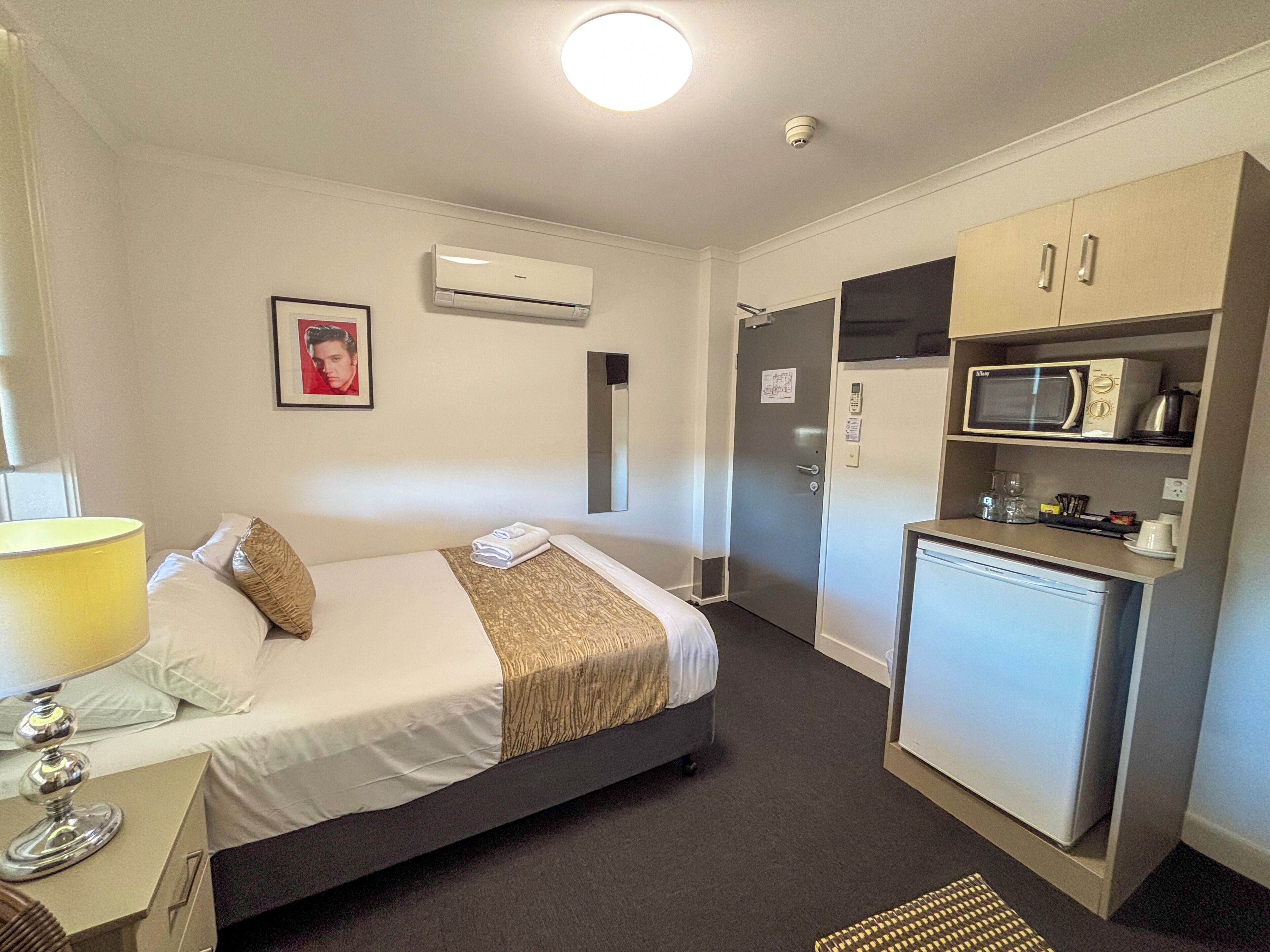 Double Room, 1 Queen Bed