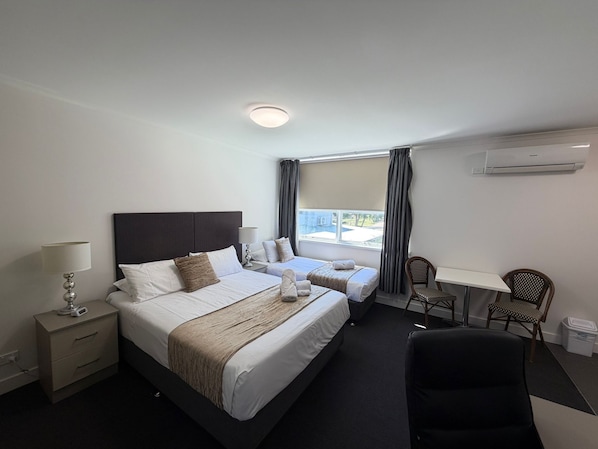 Deluxe Triple Room - Hotel Gracelands (Parkes)