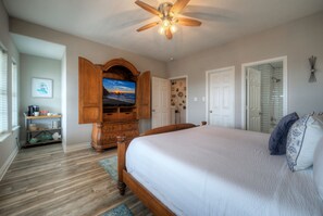 5 bedrooms, iron/ironing board, free WiFi, bed sheets - Pool + Hot Tub + Game Room + Tiki Bar | Walk to the Beach | Beachwalk Breeze (Port Aransas)