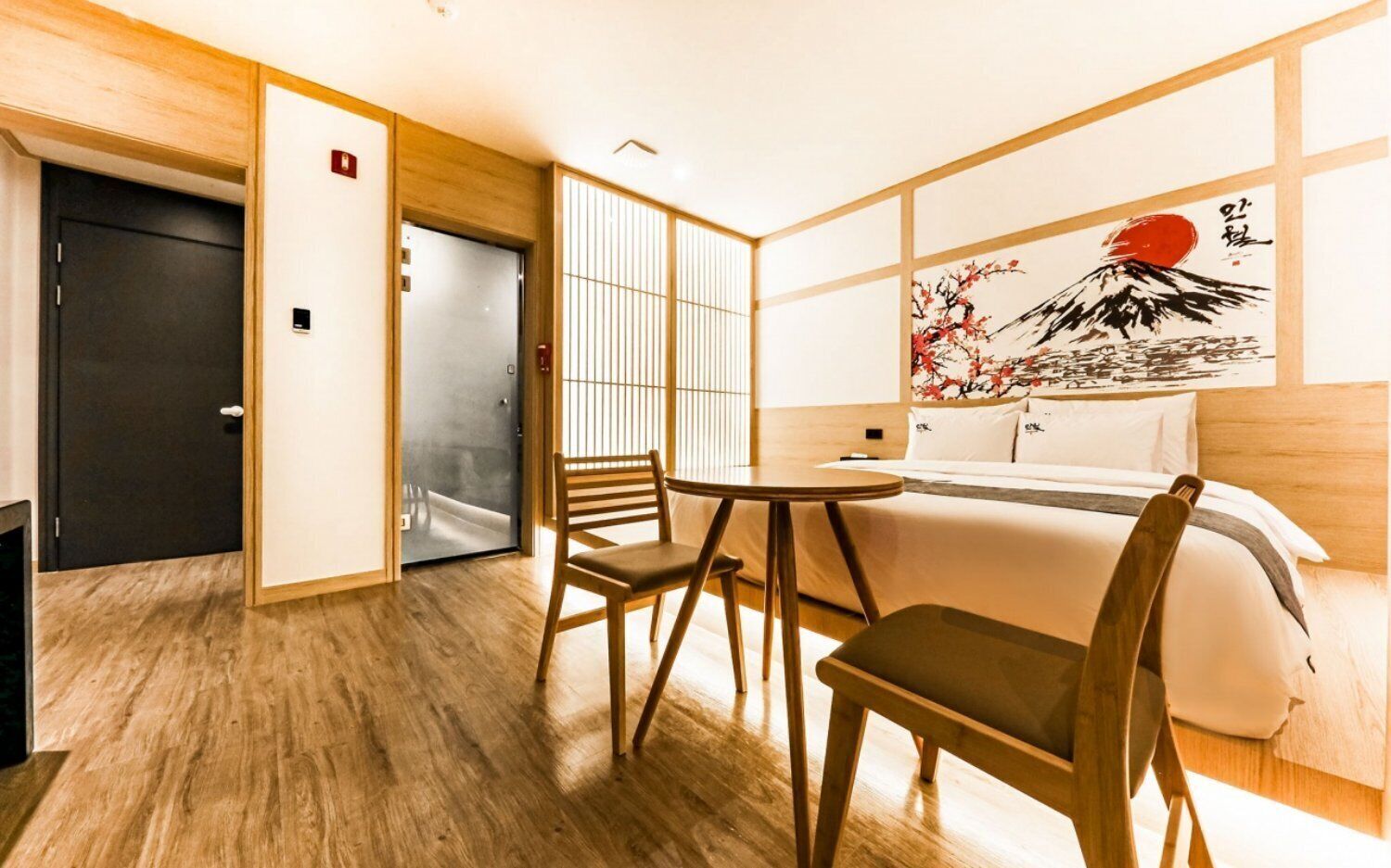 Semi-private Room (Multi-night) | Truy cập Internet không dây miễn phí, bộ trải giường 