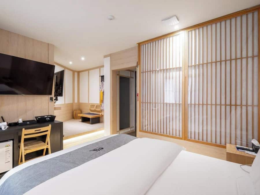 Terrace Room | Wi-Fi gratuit, draps fournis