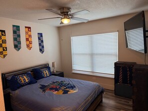 4 bedrooms, iron/ironing board, WiFi, bed sheets - 4 Bedroom Villa close to Theme Parks sleeps 9 (Clermont)