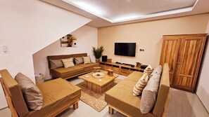 Smart TV - Private Pool Villa | Walk to Top Restaurants and Nearby Beach Access!! (Bali)