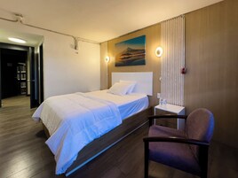 Comfort Room, Balcony | Iron/ironing board, free WiFi
