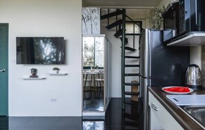 Chalet rustique, 1 trĂšs grand lit, balcon, vue sur la plage