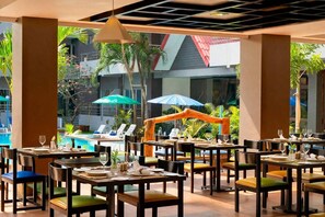 Dining - The Holiday Resort Pattaya (Pattaya)