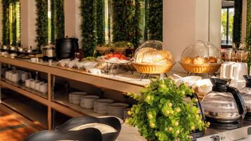 Daily buffet breakfast for a fee