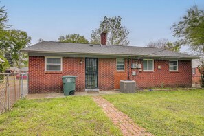 Exterior - Private Yard! Pet-Friendly Memphis Adventure Hub (Memphis)