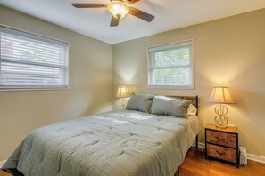 Room - Private Yard! Pet-Friendly Memphis Adventure Hub (Memphis)