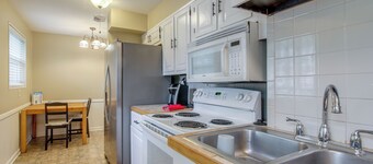 Private Yard! Pet-Friendly Memphis Adventure Hub