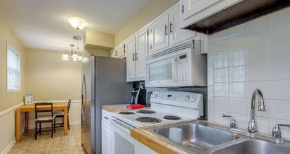 Private Yard! Pet-Friendly Memphis Adventure Hub