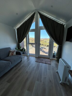 Living area - A secluded and tranquil cabin ideal for exploring Lewis and Harris (New Valley)