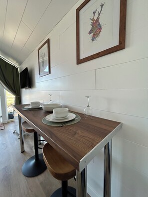 Dining - A secluded and tranquil cabin ideal for exploring Lewis and Harris (New Valley)