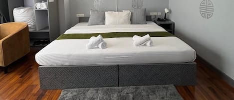 Chambre Deluxe Double ou avec lits jumeaux | Fer et planche Ă repasser, Wi-Fi gratuit