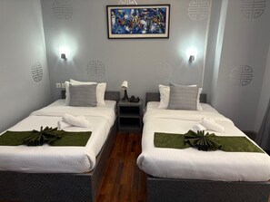 Habitación Deluxe con 1 cama doble o 2 individuales | Tabla de planchar con plancha y wifi gratis