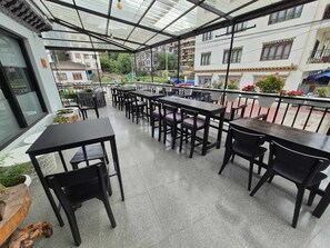 Outdoor dining - The Gochuka Hotel (Thimpu)