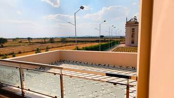 Deluxe Double Room | Property grounds