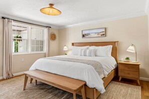 3 bedrooms, iron/ironing board, Internet, bed sheets - Casa del Mar - Carmel House - Walk Downtown, Bask in the Sun! (Carmel)