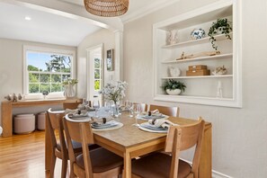 Dining - Casa del Mar - Carmel House - Walk Downtown, Bask in the Sun! (Carmel)