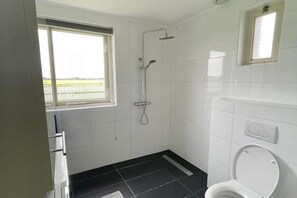 Bathroom - Beautiful Cottage for 6 in Ewijk Park (Ewijk)