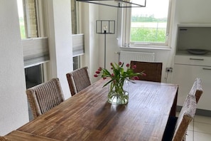 Dining - Beautiful Cottage for 6 in Ewijk Park (Ewijk)
