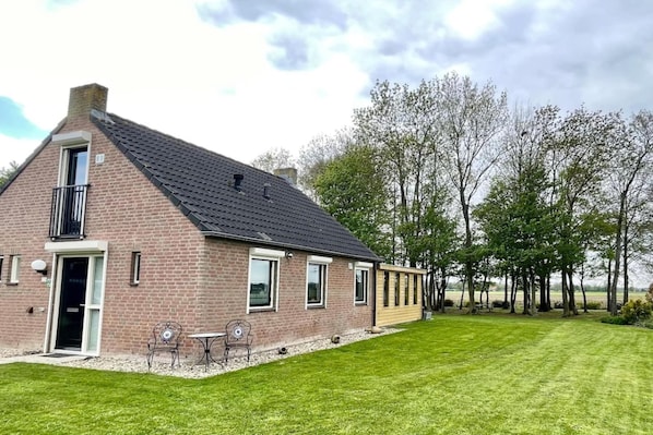 Exterior - Beautiful Cottage for 6 in Ewijk Park (Ewijk)