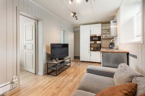 TV, offices - GG6 - Cozy 2BR City Center Apartment (Bergen)