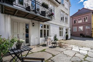 Terrace/patio - GG6 - Cozy 2BR City Center Apartment (Bergen)