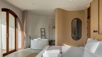 Superior Room, River View | Living area