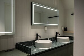 Rom – signature | Bad