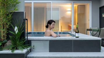 Signature Room | Terrace/patio