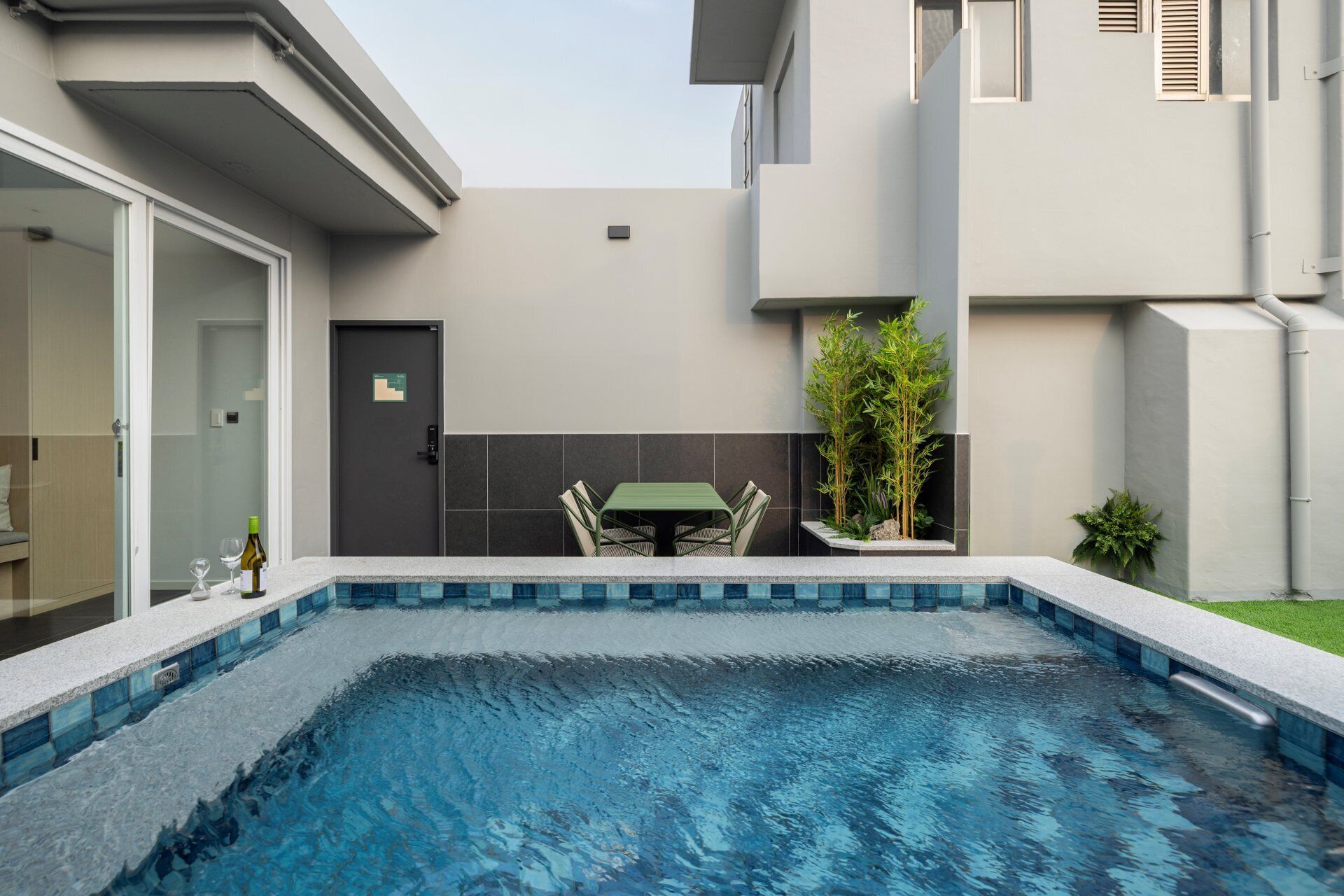 Signature Room | Terrace/patio