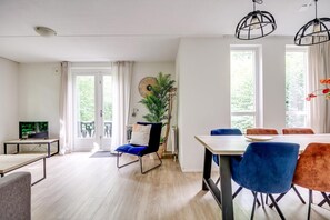 Dining - Relaxing Forest Escape for 6 (Ewijk)